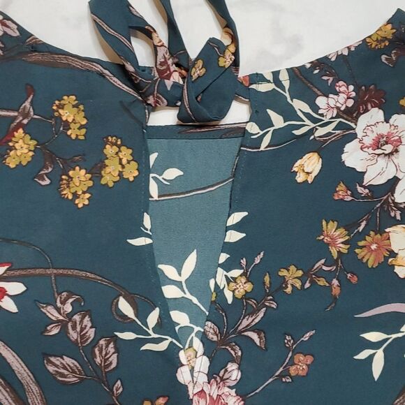 Floral Bell Sleeve Blouse - Picture 7 of 7